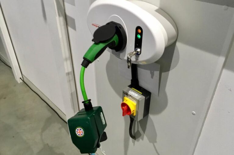 ¿Cuáles son los diferentes tipos de enchufes para coches eléctricos?