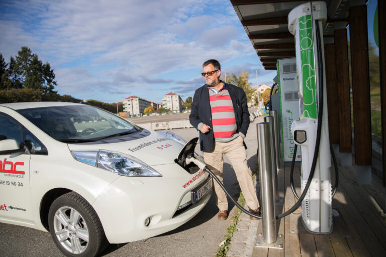 Estados Unidos invertirá US$ 3,160 millones para fabricar baterías de vehículos eléctricos