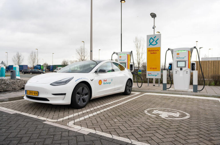 Shell y ABB presentan el cargador para vehículos eléctricos «más rápido del mundo»