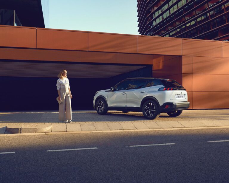 Conozca el innovador modelo Peugeot e-2008 100% eléctrico