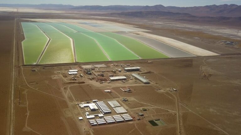 Albemarle, el mayor productor mundial de litio, mejora sus perspectivas por la demanda de baterías