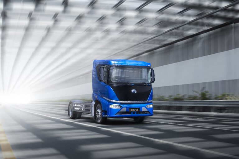 Demanda de camiones eléctricos en China podría adelantar el pico de la demanda de petróleo