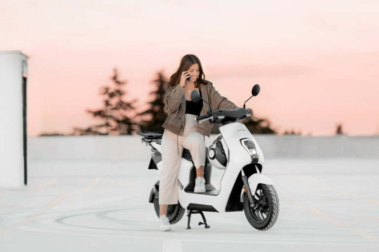 Honda EM1 e: El gigante japonés innova la movilidad eléctrica