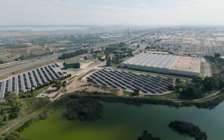 Ford presenta una nueva planta de energía solar en España