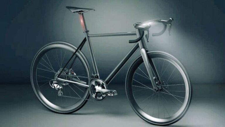 Nocturne: La bicicleta eléctrica con sensores de avión y una pantalla futurista en el manubrio