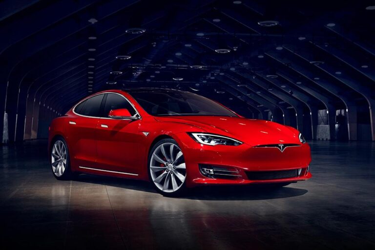 Tesla recorta el precio de sus autos hasta en un 20 % para contrarrestar la caída en sus ventas