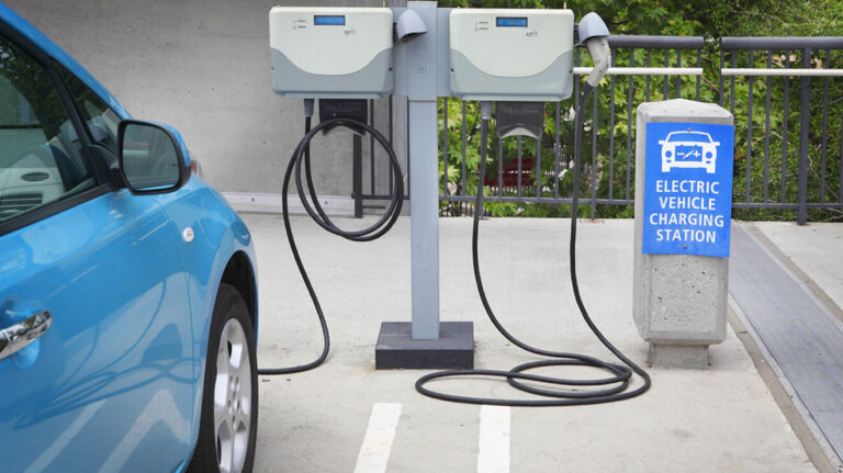 Récord: El 12% de los vehículos nuevos vendidos en la Unión Europea en 2022 fueron eléctricos