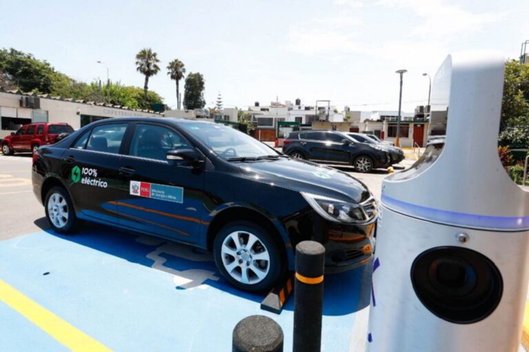 Perú impulsará estrategia de conversiones vehiculares a motores eléctricos