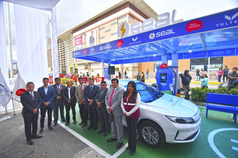 Se inauguran tres puntos de recarga para vehículos eléctricos en Arequipa