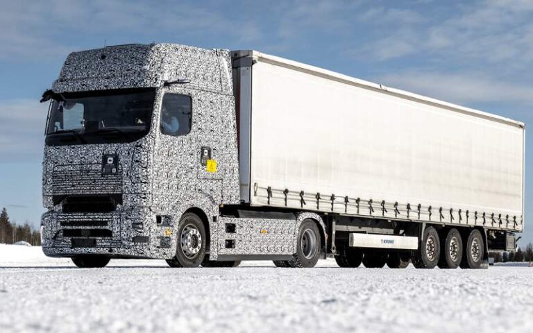 Daimler Truck prueba en Finlandia camiones eléctricos a bajas temperaturas