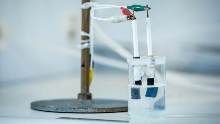 Catalizador produce hidrógeno verde a gran escala a partir del agua del mar