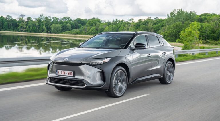 Toyota acelera el impulso de fabricar autos eléctricos en China