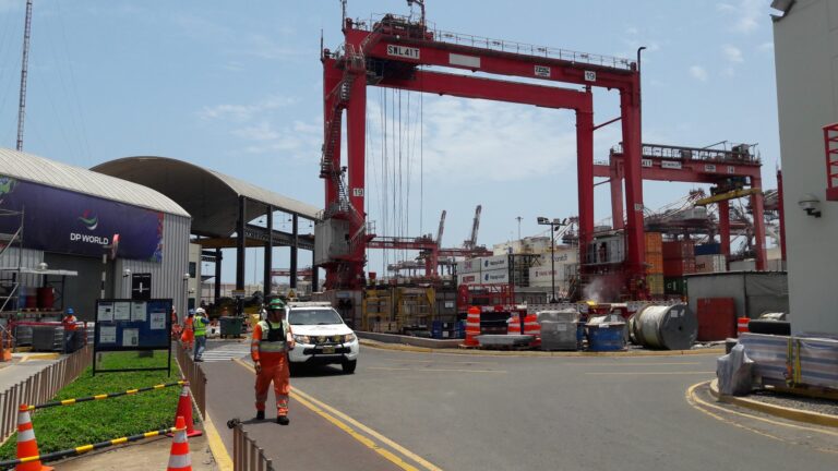 DP World Perú cambiará matriz energética de equipos y vehículos en puerto del Callao
