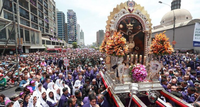 Informan rutas de transporte durante primer recorrido procesional del Señor de los Milagros