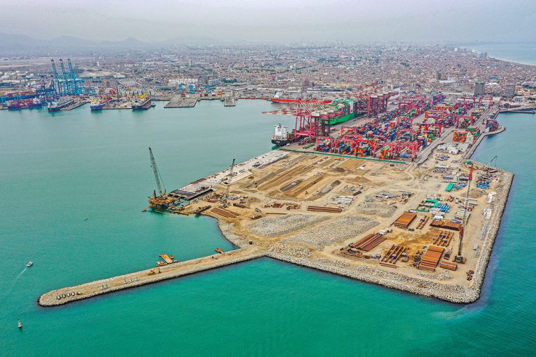 Nuevas inversiones en infraestructura y equipamiento potenciarán puertos peruanos en 2024