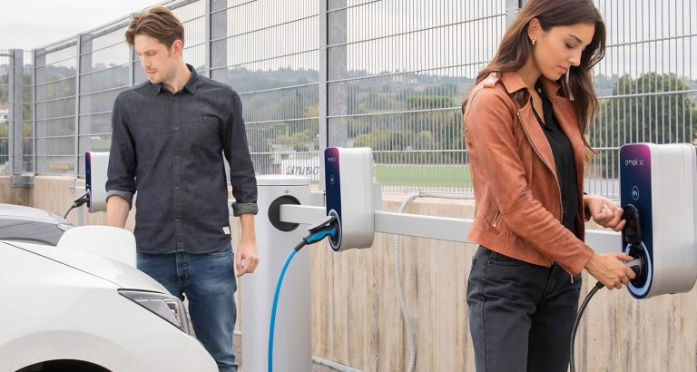 Arval y Enel X acuerdan instalación de electrolineras en Perú y otros países