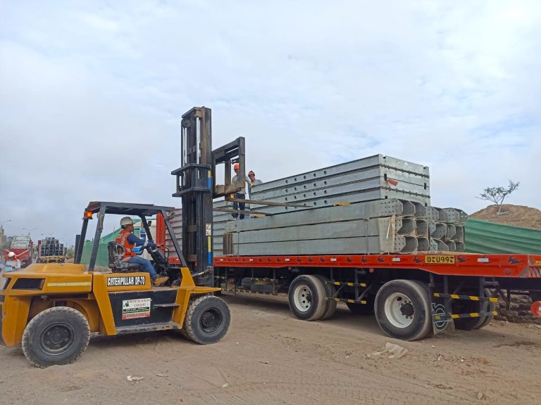 Trasladan estructuras de puentes modulares para conectar aeropuerto Jorge Chávez con la ciudad