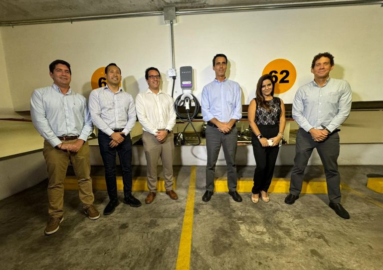 Arval Perú, Volvo y Enel X Way se unen a favor de la transición energética del país