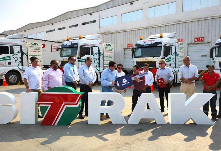 Andes Motor entregó moderna flota de camiones a GNV a Transportes Toscanos