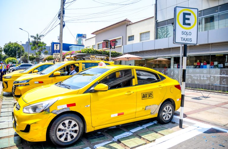 Taxistas independientes tienen plazo hasta el 13 de junio para adecuar sus vehículos al color amarillo