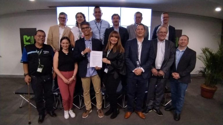 AAP suscribe convenio para promover ingreso de motos ecoeficientes a Latinoamérica
