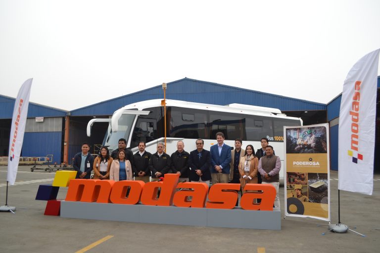 Poderosa recibe primer bus eléctrico para transporte de personal entregado por Modasa