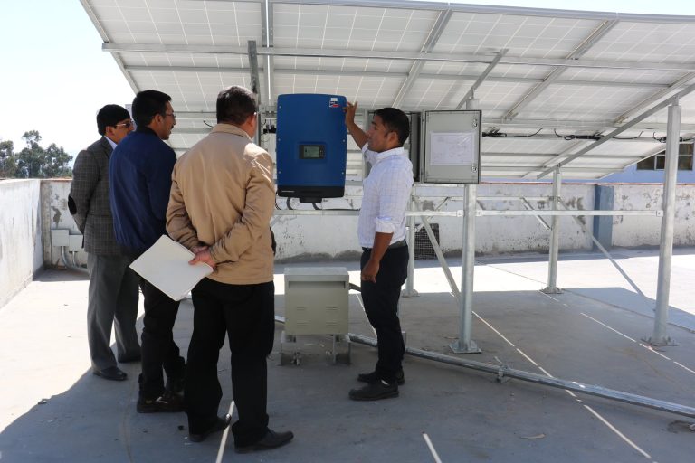 UNCP desarrolla algoritmo para predecir fallas y mejorar mantenimiento de paneles solares