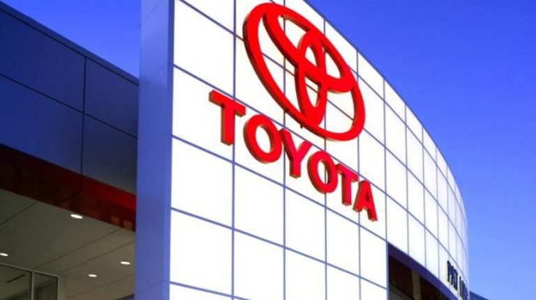 Unidades híbridas impulsan ganancias históricas de Toyota a más de USD 34.500 millones