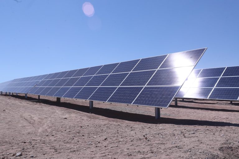 Producción eléctrica nacional con energías renovables representó el 8.1% del total en abril