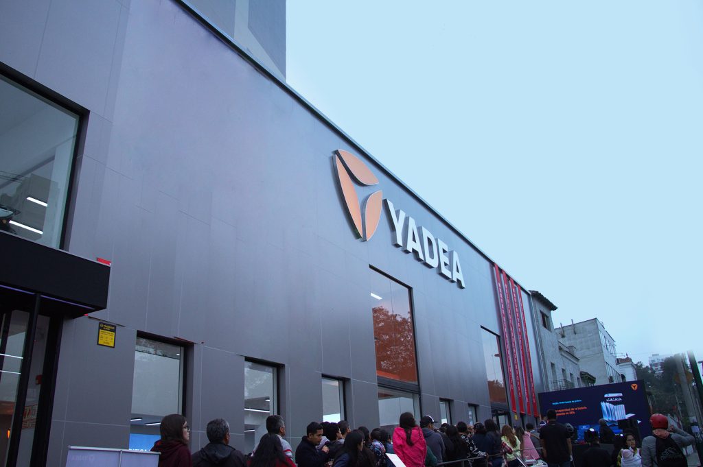 La tienda insignia de Yadea en Perú se en el distrito de Jesús María, en Lima.