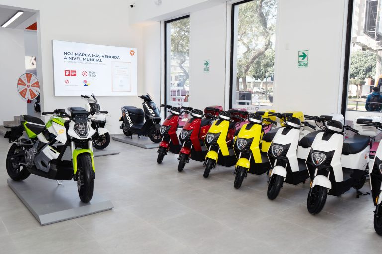 Yadea, el fabricante de vehículos eléctricos de dos ruedas, inaugura su primera tienda en Perú