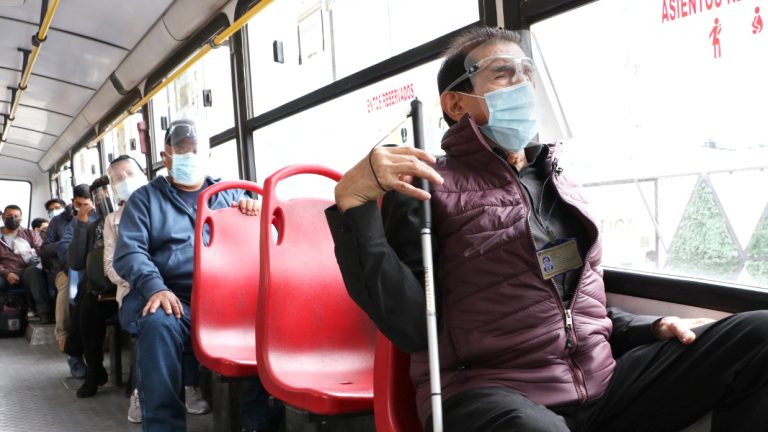 Pasajeros con discapacidad tienen derecho a asiento reservado y viaje gratis, recuerda ATU