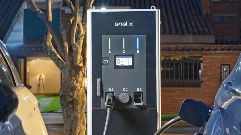 Estaciones híbridas de tres puertos basadas en silicio