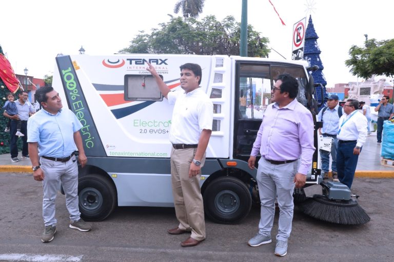 Silenciosa y económica: Trujillo adquiere barredora 100% eléctrica para el centro histórico