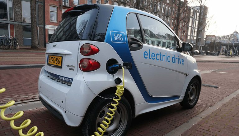 Un coche eléctrico puede durar tanto o más que un vehículo a gasolina o diésel