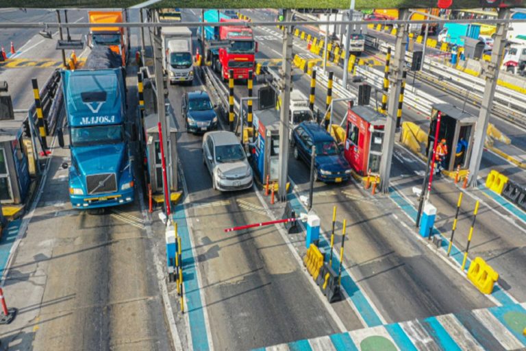 Conoce los derechos y servicios que te corresponden como usuario de carreteras y aeropuertos