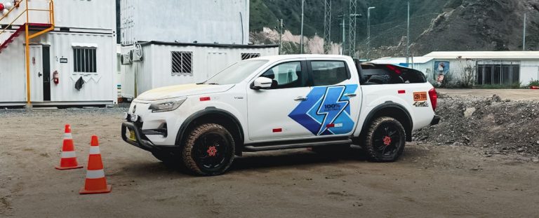 Poderosa introduce la primera pick up totalmente eléctrica en su operación