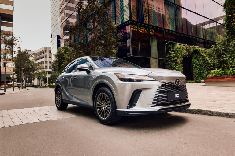 El primer auto electrificado comercializado en nuestro país evoluciona con nuevas mejoras