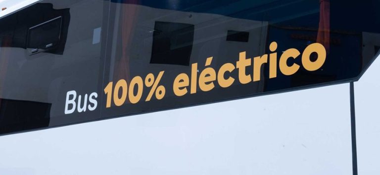 Antapaccay avanza hacia la electromovilidad con 17 buses eléctricos