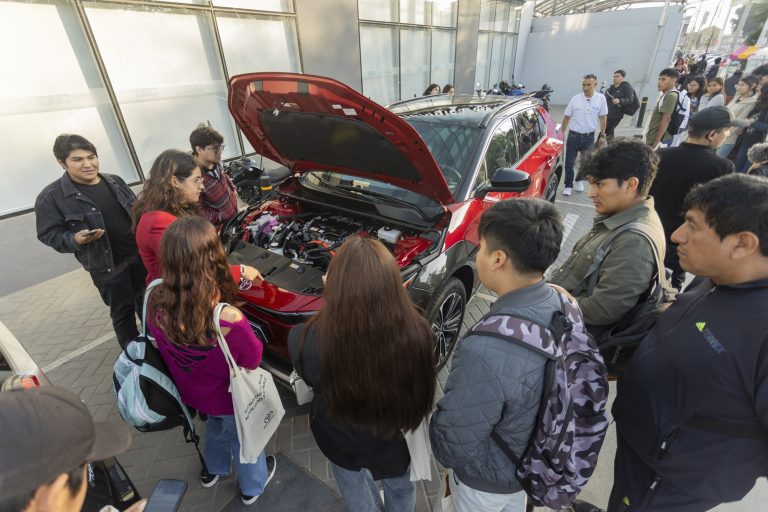 Toyota y su cruzada por la movilidad ecoeficiente conquistan el interés de iqueños