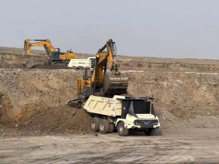 Cien camiones autónomos revolucionan la manera de hacer minería en China