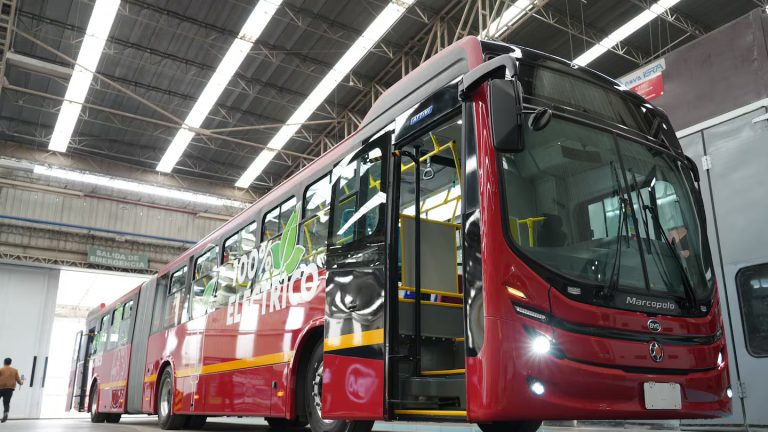 Colombia pone a prueba bus articulado de 18 metros completamente eléctrico