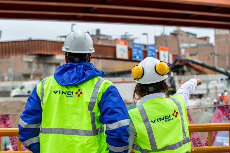 Con tres grúas a gas natural Lima Expresa reduce en 41% emisiones de CO2 equivalentes