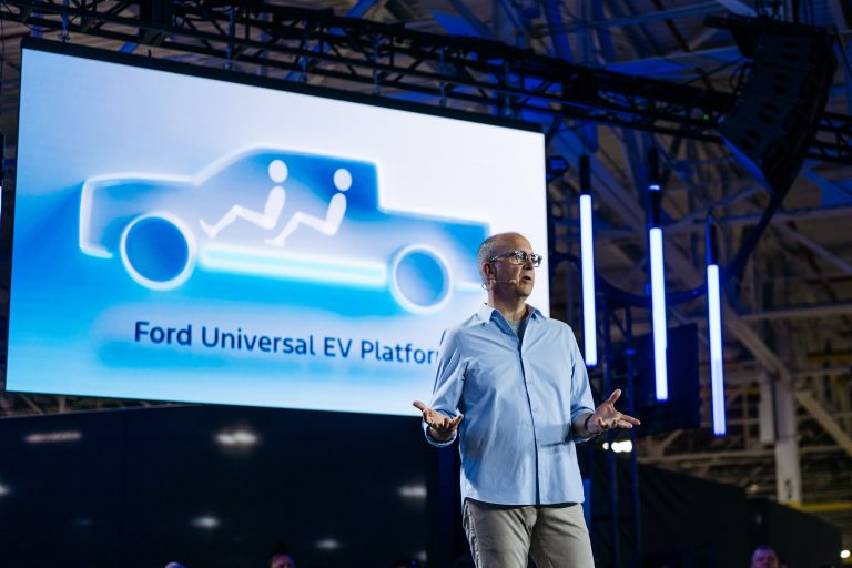 Ford inyecta US$ 5 mil millones para fabricar en tiempo récord vehículos eléctricos en EE. UU.