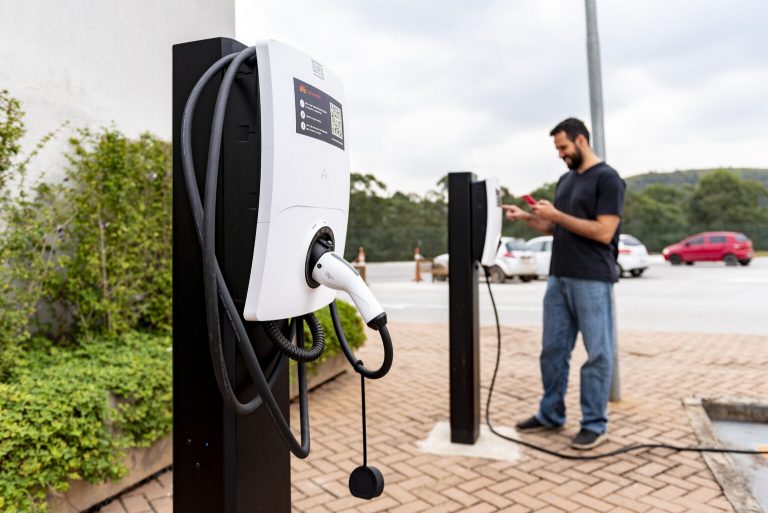 La infraestructura de recarga rápida de vehículos eléctricos en Brasil crece 59% en seis meses