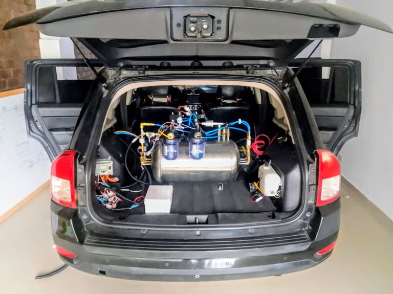 Este es el primer coche que se moviliza en Lima usando únicamente agua