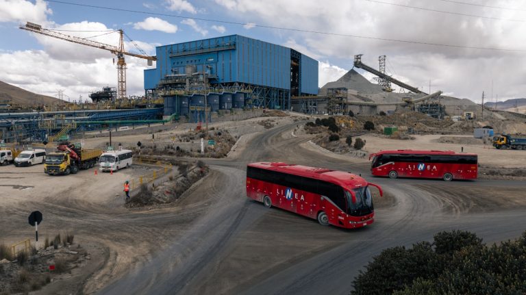 Minera convierte la totalidad de su flota a buses totalmente eléctricos