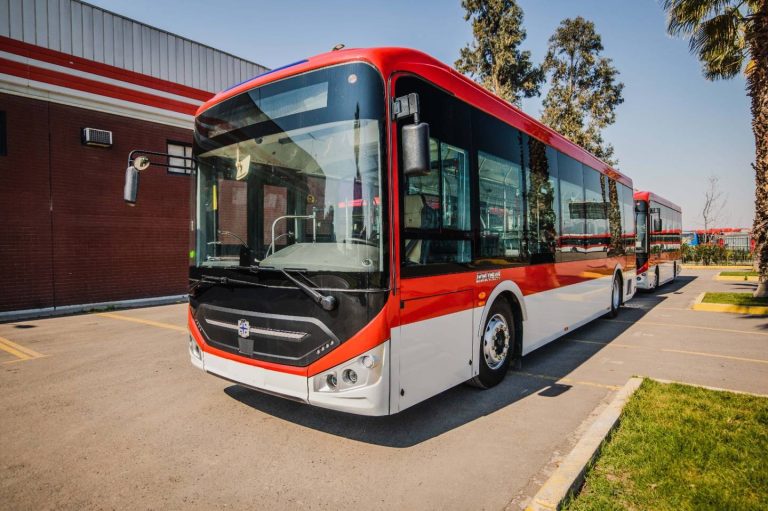 Más de 4000 buses eléctricos circulan en Santiago de Chile y representan el 62% de la flota