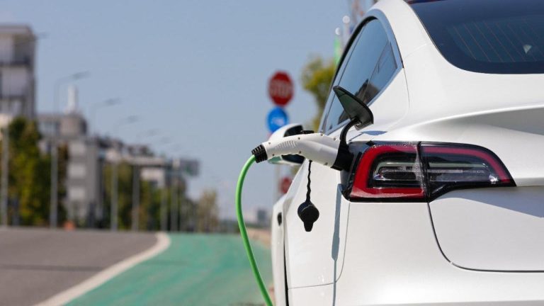 Más de 15 mil vehículos entre híbridos y eléctricos circularían este año en Perú