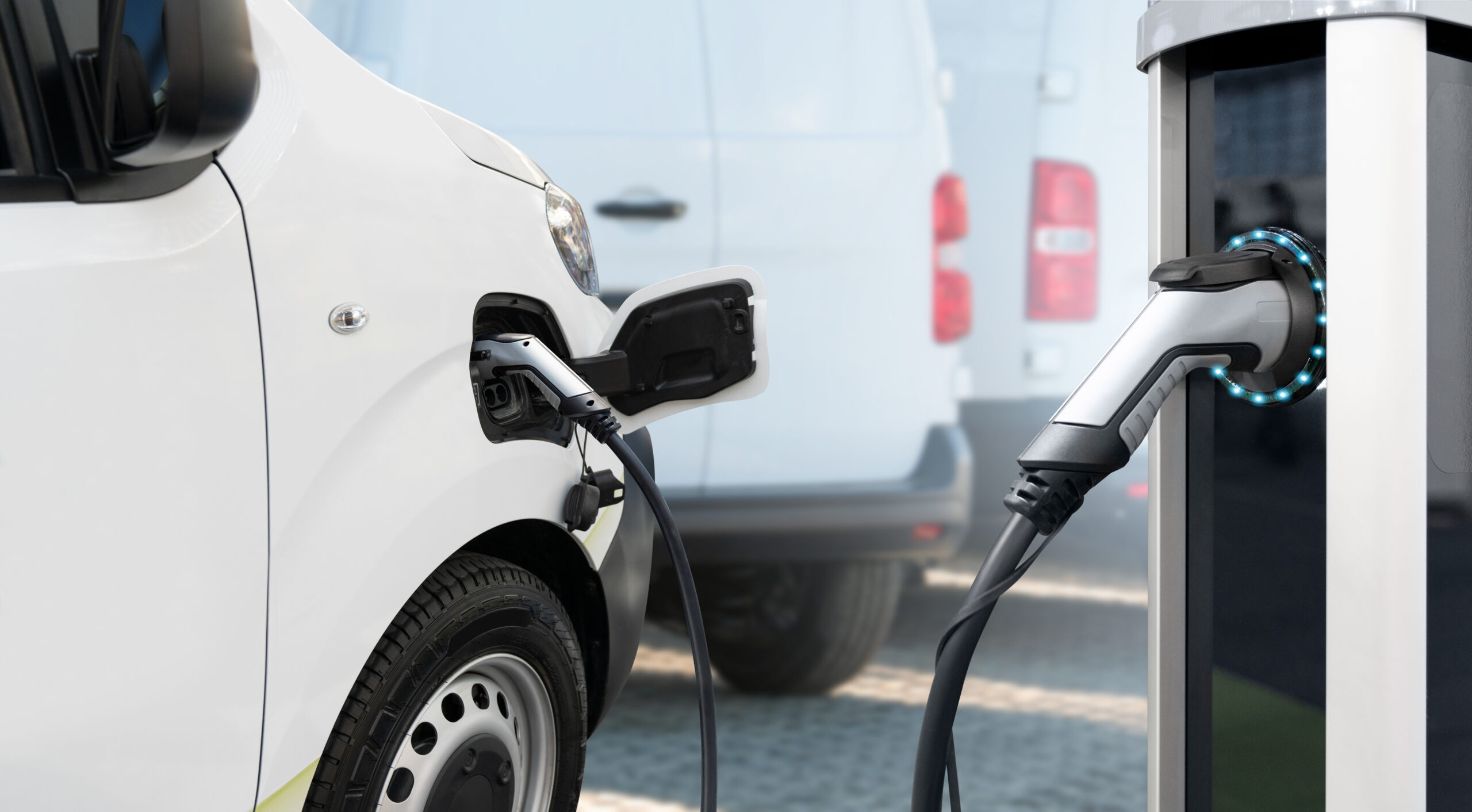 Inmune a la crisis petrolera: flota mundial de eléctricos evitó 1.7 millones de barriles